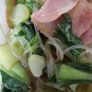 チンゲン菜とベーコンと春雨の炒め物